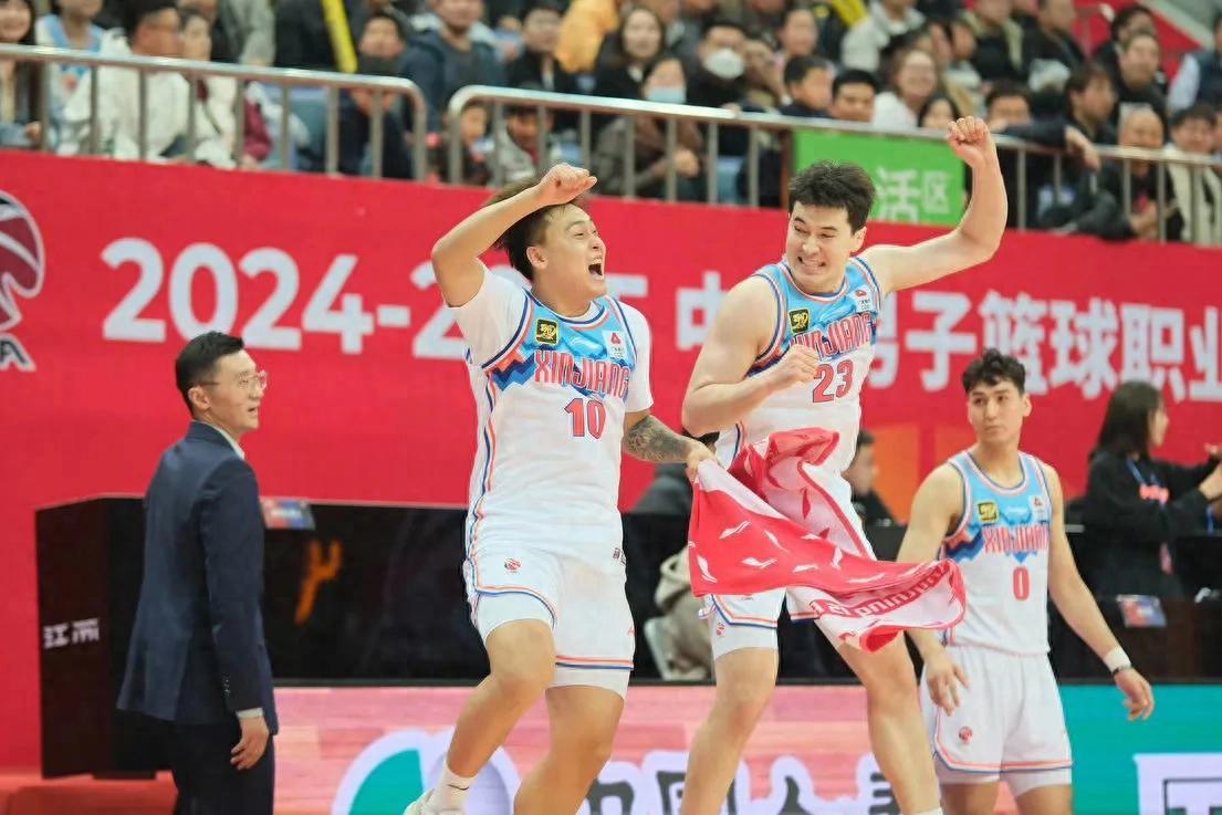 里程碑夜广东宏远单刀错失，CBA季后赛集结日刷纪录，赛场秩序良好，训练强度明显提升的简单介绍